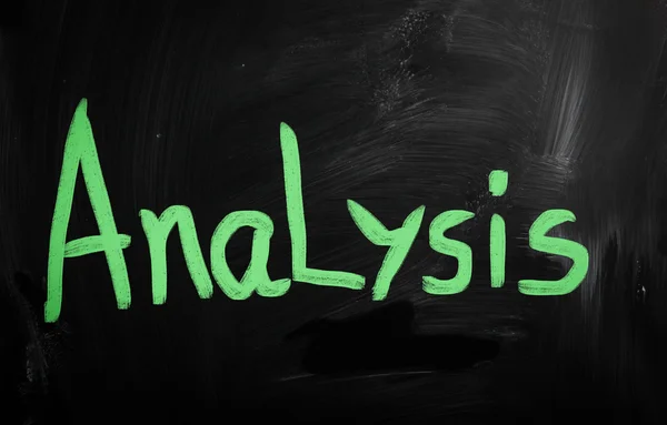 "Analyse "handgeschreven met wit krijt op een Blackboard — Stockfoto