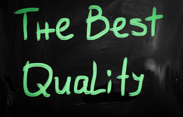 "Den bästa kvaliteten "handskriven med vit krita på en svart tavla — Stockfoto