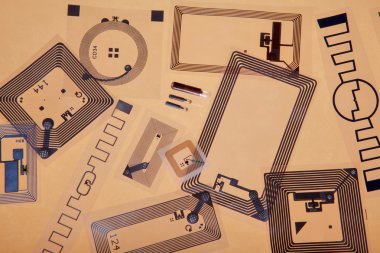 RFID etiketleri ve cips