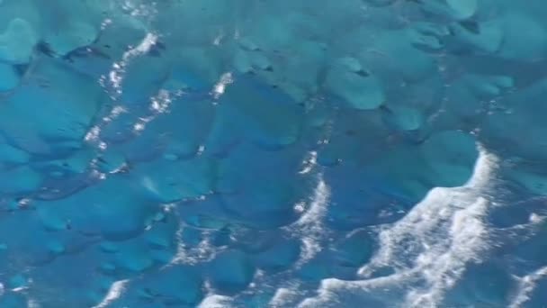Gros plan de glace bleue, glacier en Patagonie Clip Vidéo