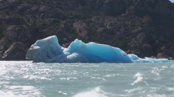 Fantastiska isen av glaciären perito moreno i Patagonien, argentina Stockvideo