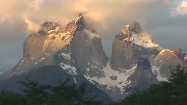 Rocas en la niebla, Patagonia — Vídeos de Stock