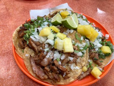Meksika tacosu al pastor
