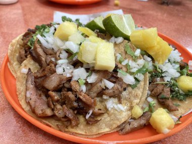 Meksika tacosu al pastor