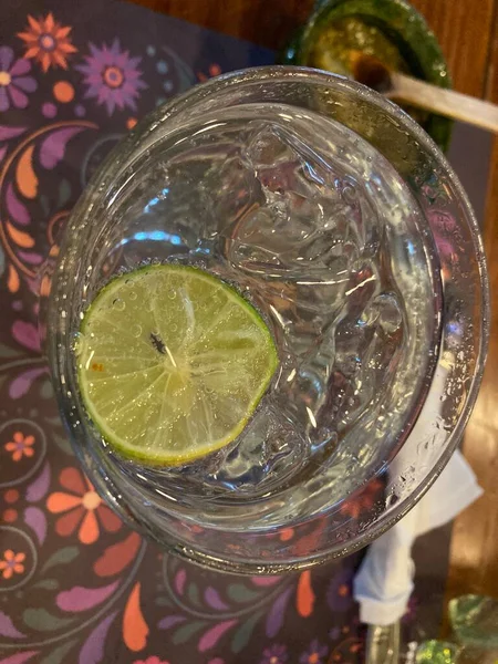 Sparklin Bubbly Mineral Water Slice Lemon — Stok fotoğraf