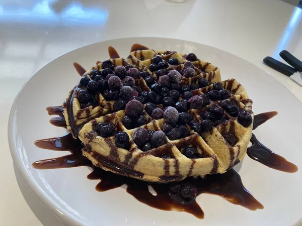 Blueberry Waffles Chocolate Syrup White Dish Ready Breakfast — Zdjęcie stockowe