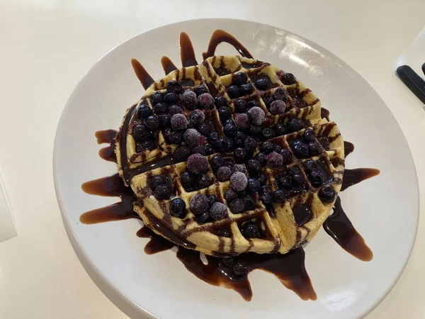 Blueberry Waffles Chocolate Syrup White Dish Ready Breakfast — 图库照片