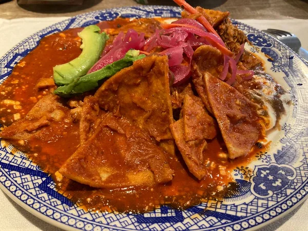 Tradional Mexican Red Chilaquiles Ready Meal — ストック写真