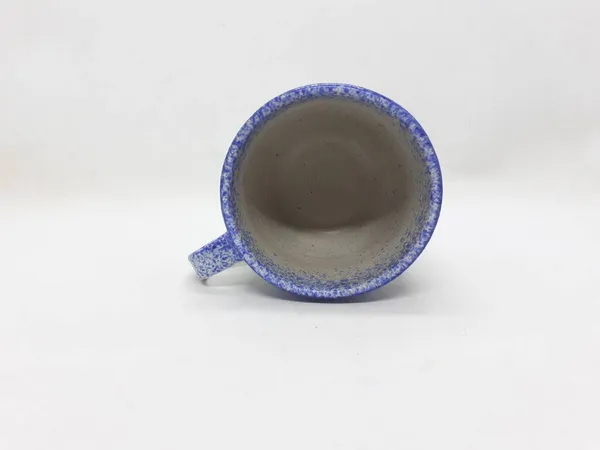 喝茶和咖啡用的一系列五颜六色的杯子和泡咖啡用的滴水装置 — 图库照片