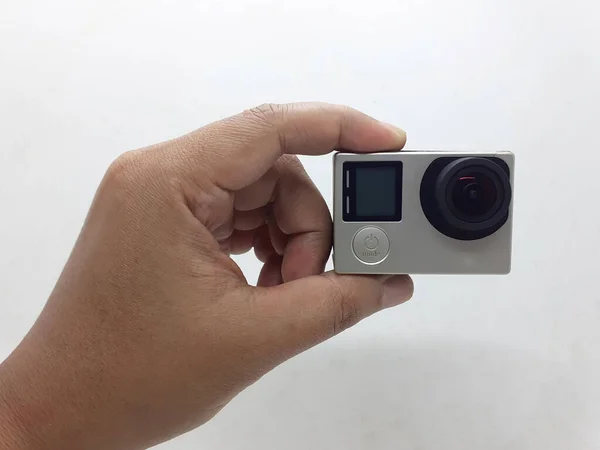 Μια Μικρή Μαύρη Και Γκρι Κάμερα Δράσης Αξεσουάρ Της Λευκό — Φωτογραφία Αρχείου