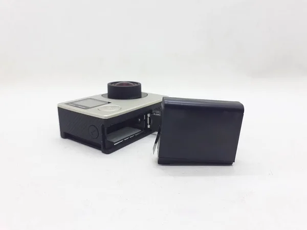 Une Petite Caméra Action Noire Grise Avec Ses Accessoires Sur — Photo