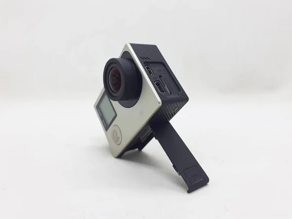 Une Petite Caméra Action Noire Grise Avec Ses Accessoires Sur — Photo
