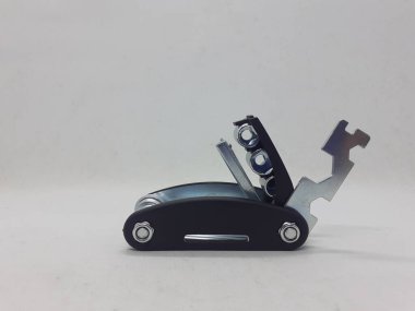 Kurulum için gerekli tüm aksesuarlar ve araçlarla bisiklet için vites değiştirici ve makara