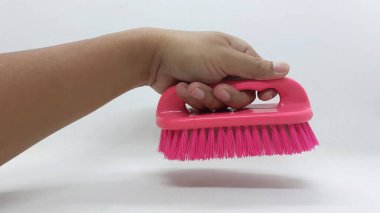 El Sanatı Sanatçısı Kırmızı ve Sarı Banyo Tuvalet Fırçası Beyaz İzole Arkaplanda 