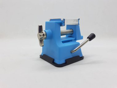 Beyaz İzolasyon Arkaplanındaki Mekanik Mavi ve Beyaz Eylem Figürü