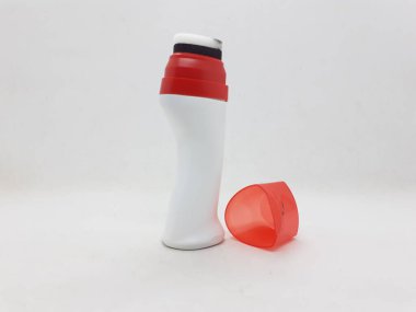 Gerçekçi Şablon Boş Deodorant Pateni Kozmetik Şişe İzole Terleme ve Kapak Arkaplanı 01