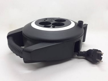 Kırmızı düğmeli birkaç elektrik prizi beyaz izole edilmiş arkaplan 06