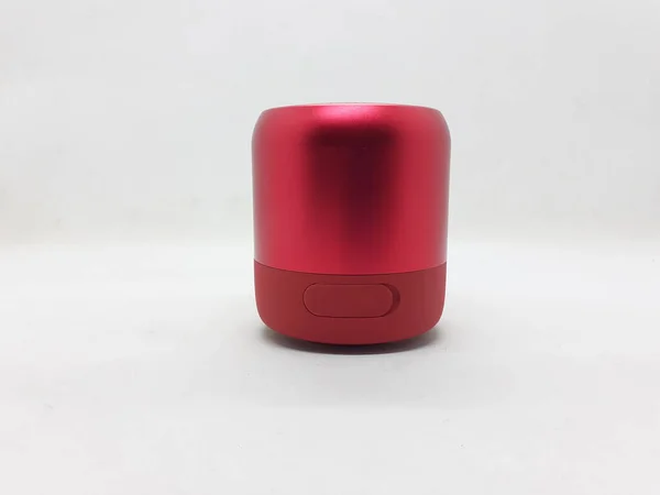 Altavoz Inteligente Rojo Sobre Fondo Blanco Isoaltion —  Fotos de Stock