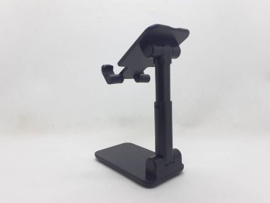 Boş ekranlı tablet standda tutucu beyaz arkaplanda izole edildi
