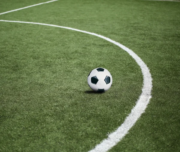 Campo de fútbol con la pelota — Foto de Stock