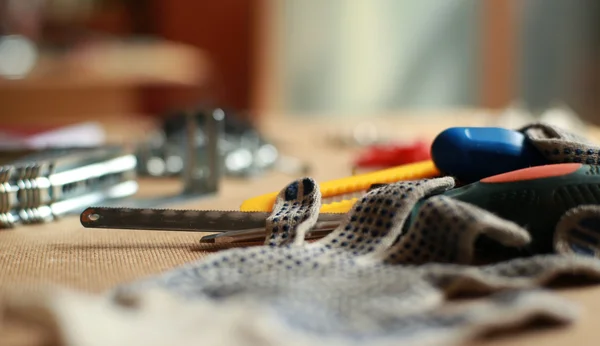 Herramientas de trabajo y guantes de trabajo — Foto de Stock