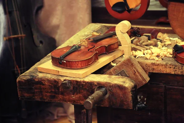 Workshop for the manufacture of violin — Stock Photo, Image