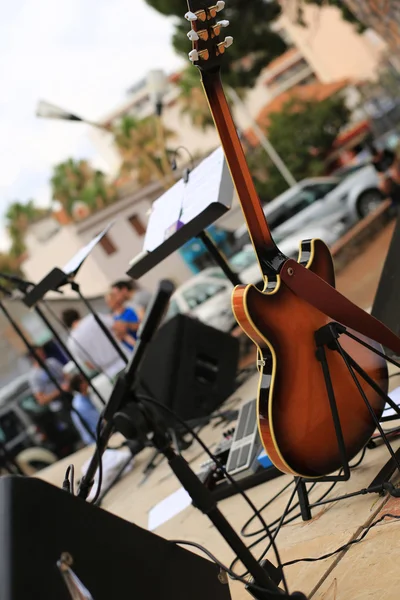 Guitar and musical instruments — Stock Photo, Image