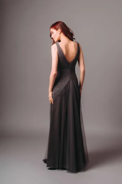 Сіра Вечірня Сукня Красива Модель Сукні Нареченої Сучасний Жіночий Погляд — стокове фото