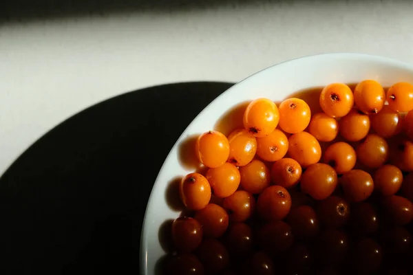 Organic Sea Buckthorn White Plate Layout Gray Table Flat Lay — Stock Photo, Image