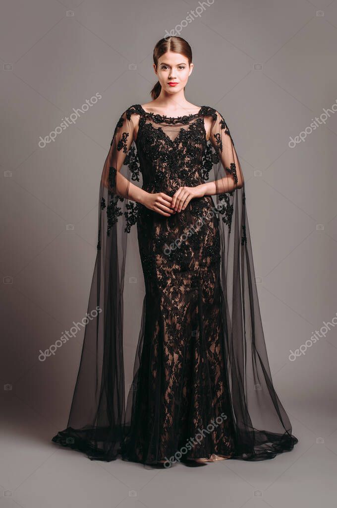 Vestido Noche Encaje Lujo Negro Con Capa Aleteo Transparente