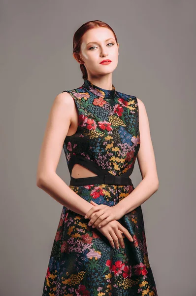 Cut Out Waist Midi Dress Floral Embroidery Black High Heels — Fotografia de Stock