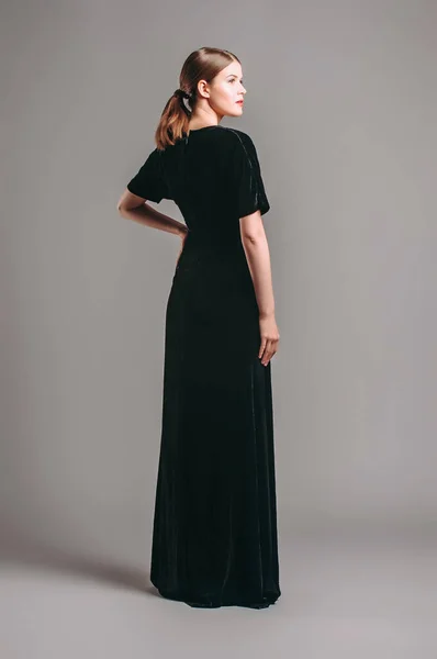 Black Velvet Trumpet Dress Evening Floor Length Gown Deep Neck — Foto Stock