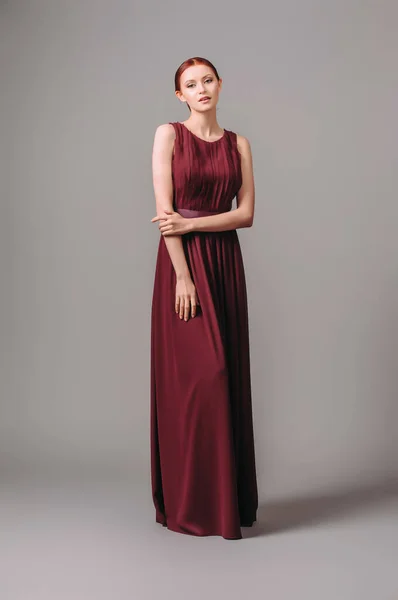 Burgundy Chic Gown Red Cocktail Sleeveless Dress Rounded Neckline Relaxed — Foto de Stock