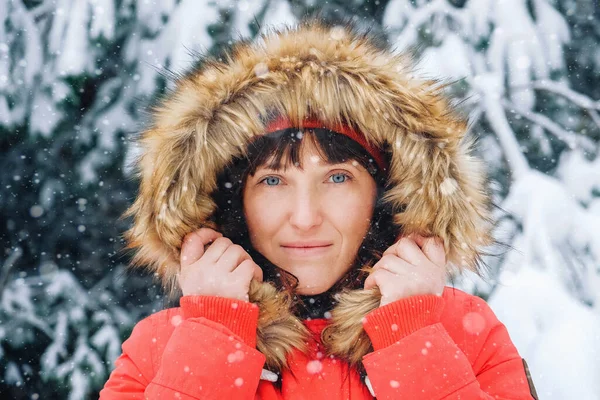 Winter Portrait Woman Red Clothes Background Snow Covered Trees — стоковое фото