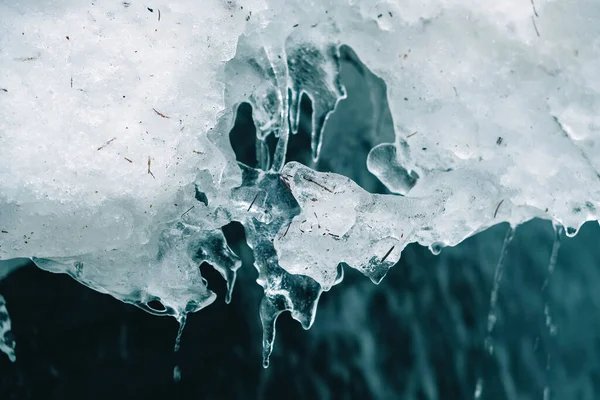 Vintervattenfall Med Fruset Vatten Och Snö — Stockfoto