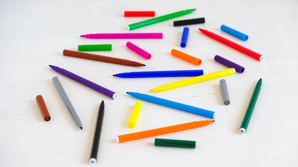 Stilouri Injectoare Multicolore Vârf Fundal Alb — Fotografie, imagine de stoc
