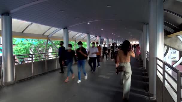 Bangkok Thailand Februar 2022 Büroangestellte Verlassen Ihre Arbeit Und Gehen — Stockvideo