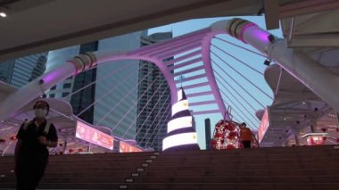 Bangkok THAILAND-03 Şubat 2022: Bangkok Platformu Chong Nonsi Skywalk ve Bangkok THAILAND-03 Şubat 2022.