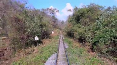 Tayland 'ın gezici demiryollarının manzarası.