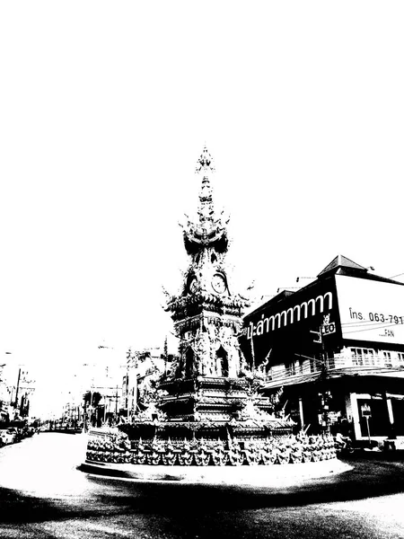 Chiang Rai Tayland 'ın ortasındaki saat kulesinin manzarası..