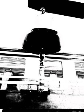 Tren istasyonundaki Tayland treni siyah beyaz resimli..