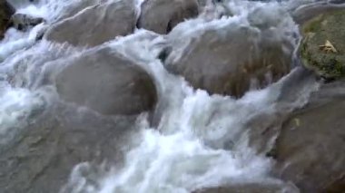 The stream flows through the rocks and rocks in the stream.