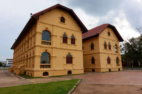 Ancient Yellow Building Colonial Architecture Beautiful Decorative Stucco Components Doors — Zdjęcie stockowe