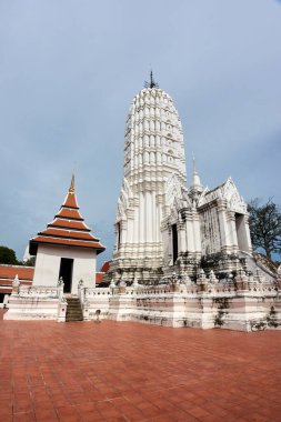 Wat Phutthaisawan The temple is situated on the west bank of Chao Phraya River opposite to south of Ayutthaya City.
