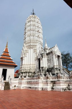 Wat Phutthaisawan The temple is situated on the west bank of Chao Phraya River opposite to south of Ayutthaya City.
