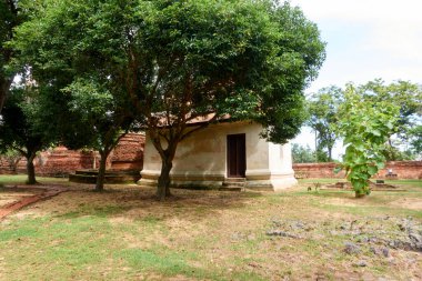 Wat Phutthaisawan The temple is situated on the west bank of Chao Phraya River opposite to south of Ayutthaya City.