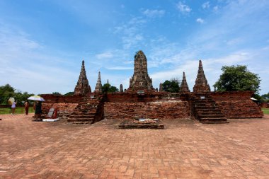 Wat Chaiwatthanaram, Ayutthaya adasının dışındaki Chao Phraya Nehri 'nin batı kıyısında, Tayland' ın Ayutthaya kentinde bulunan bir Budist tapınağıdır..