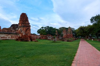 Wat Mahathat Büyük Kalıntı Tapınağı, Tayland 'ın orta kesiminde, Ayutthaya' da bir Budist tapınağıdır..