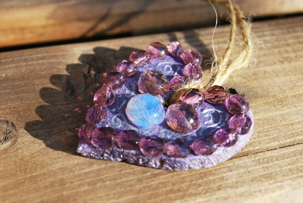 Sevgililer günü için el yapımı mor kalp