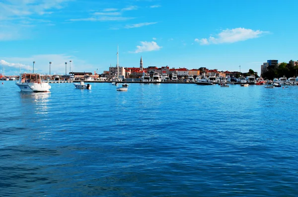 Yatlar ve Sahil güzel deniz manzarası